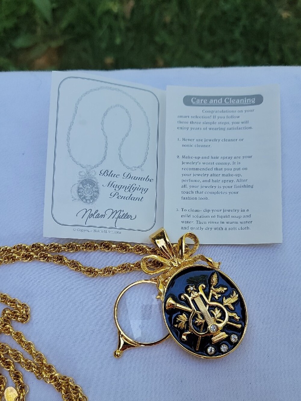 Vintage Nolan Miller Gold-Tone Blue Magnifying Pendant Medallion Necklace - Picture 2 of 8